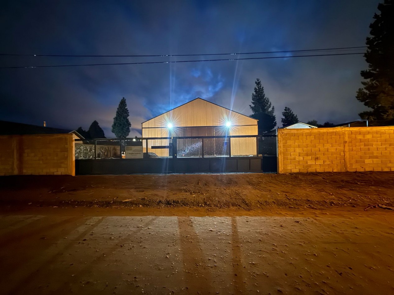 Deposito galpon a estrenar en alquiler en zona industrial de Bariloche —