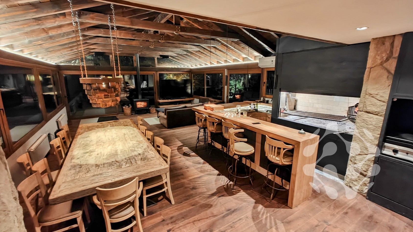 Casa de lujo, con diseño que combina calidez y elegancia