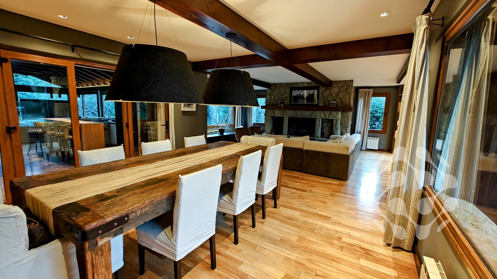 Casa de lujo, con diseño que combina calidez y elegancia