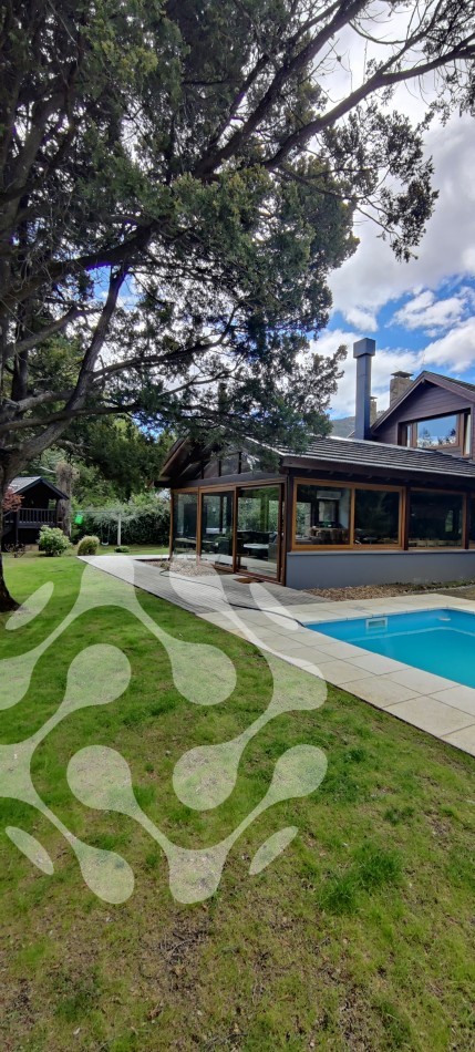 Casa de lujo, con diseño que combina calidez y elegancia