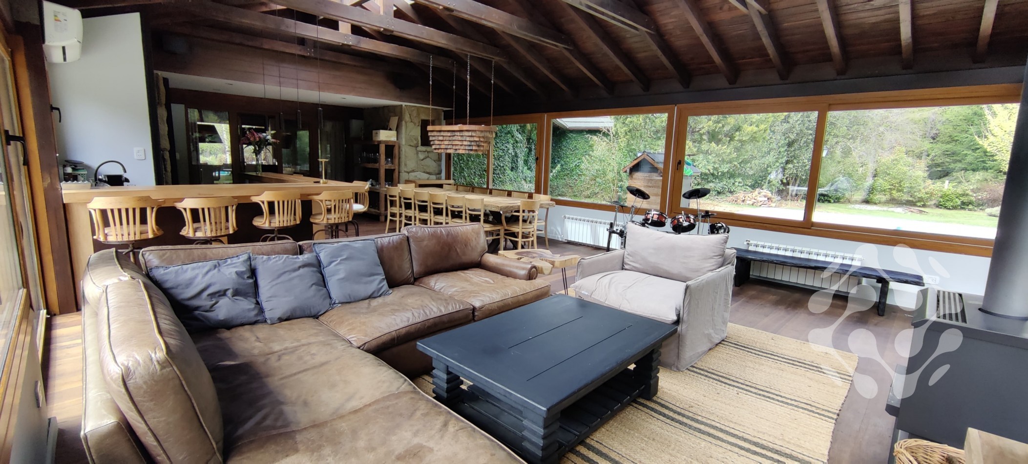 Casa de lujo, con diseño que combina calidez y elegancia