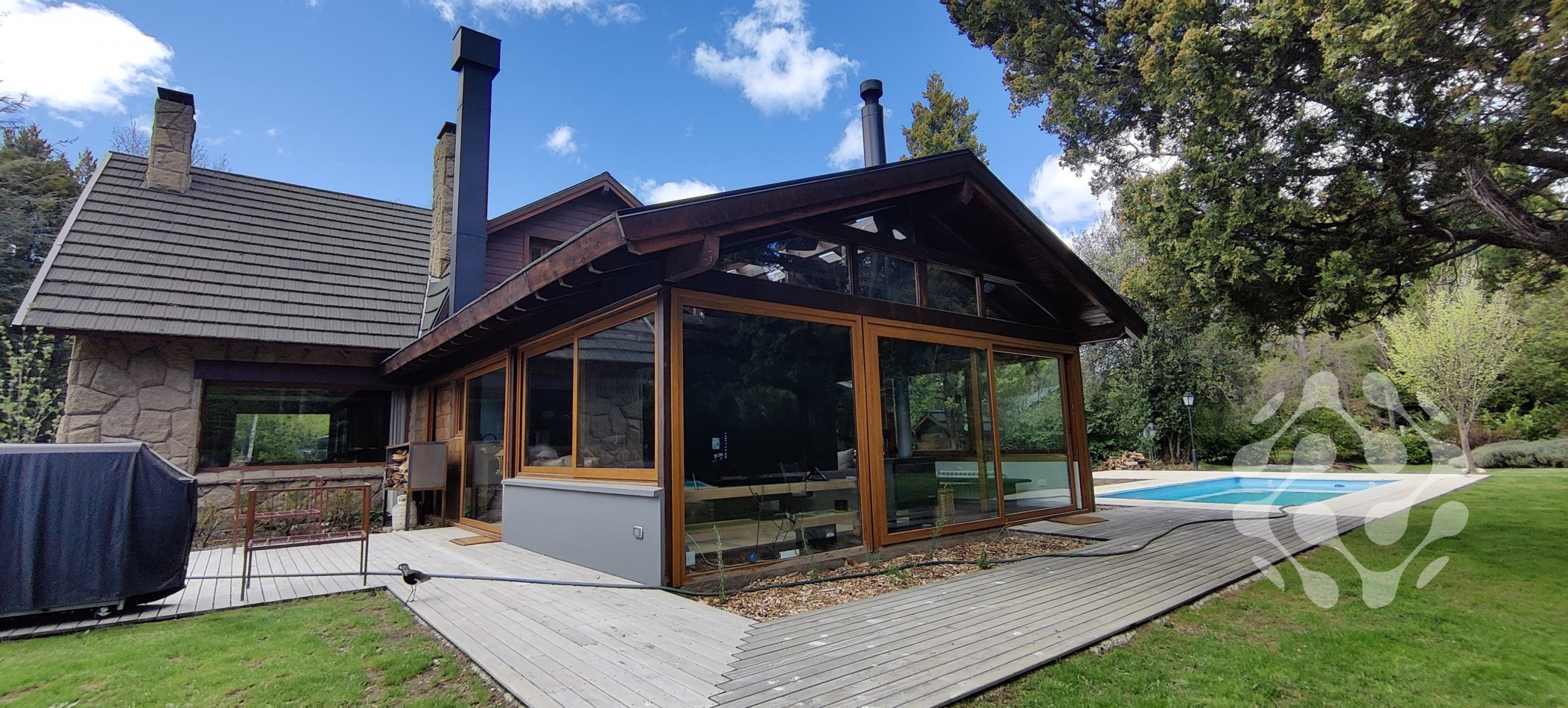 Casa de lujo, con diseño que combina calidez y elegancia