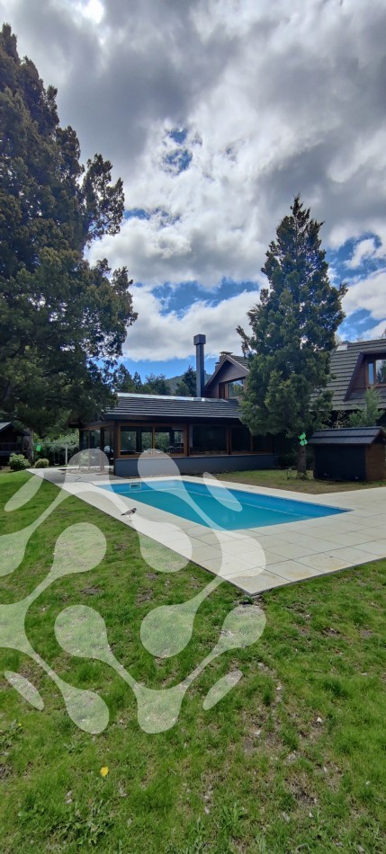 Casa de lujo, con diseño que combina calidez y elegancia
