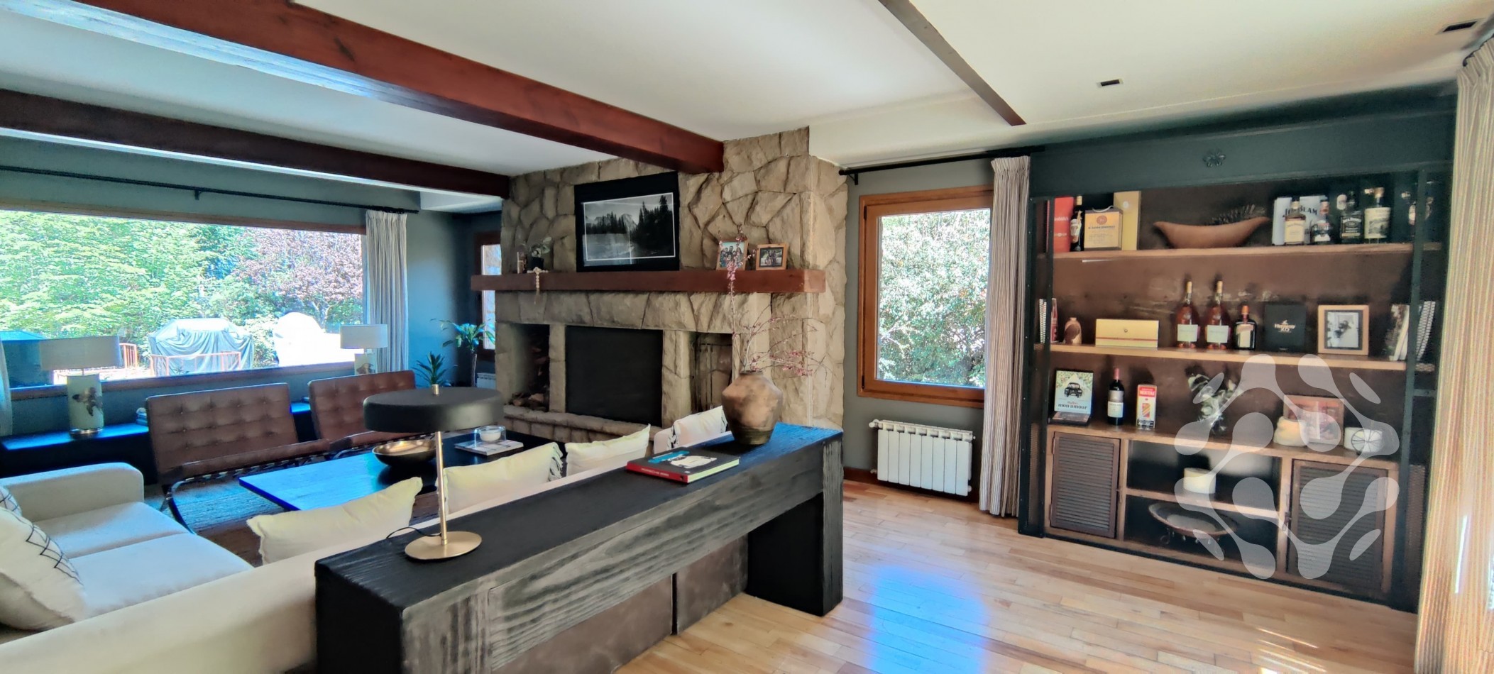 Casa de lujo, con diseño que combina calidez y elegancia