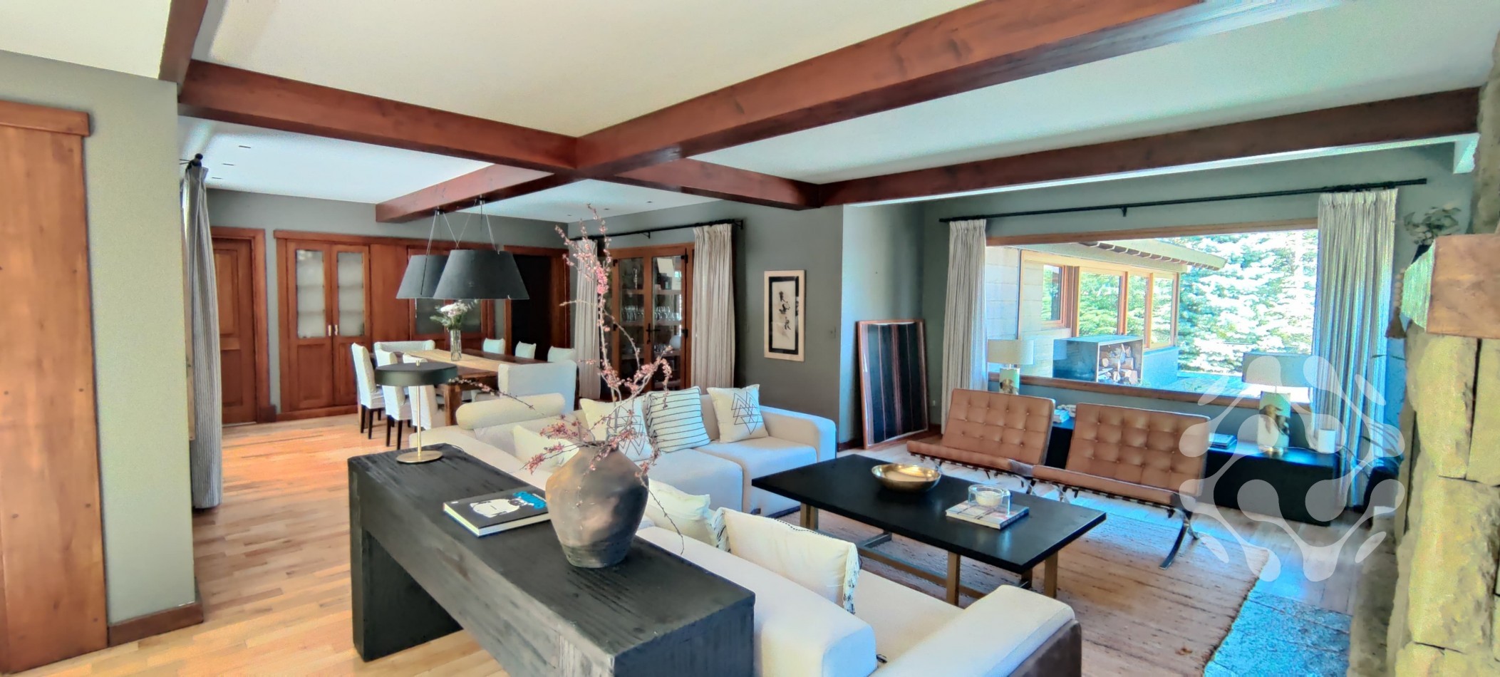 Casa de lujo, con diseño que combina calidez y elegancia