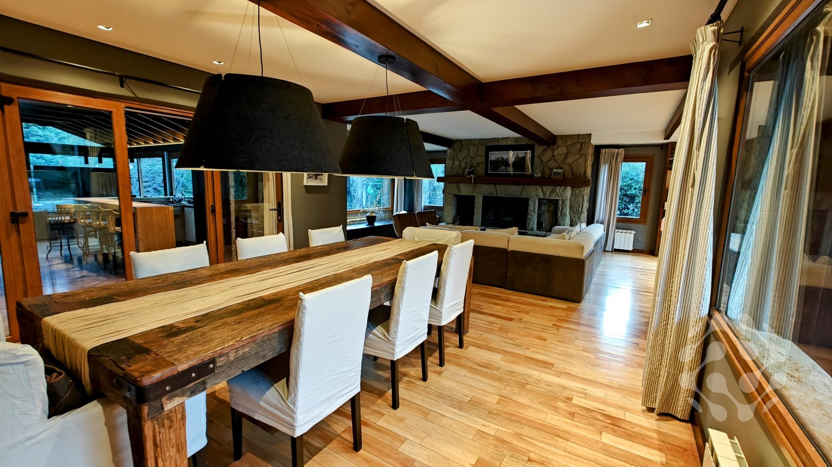 Casa de lujo, con diseño que combina calidez y elegancia