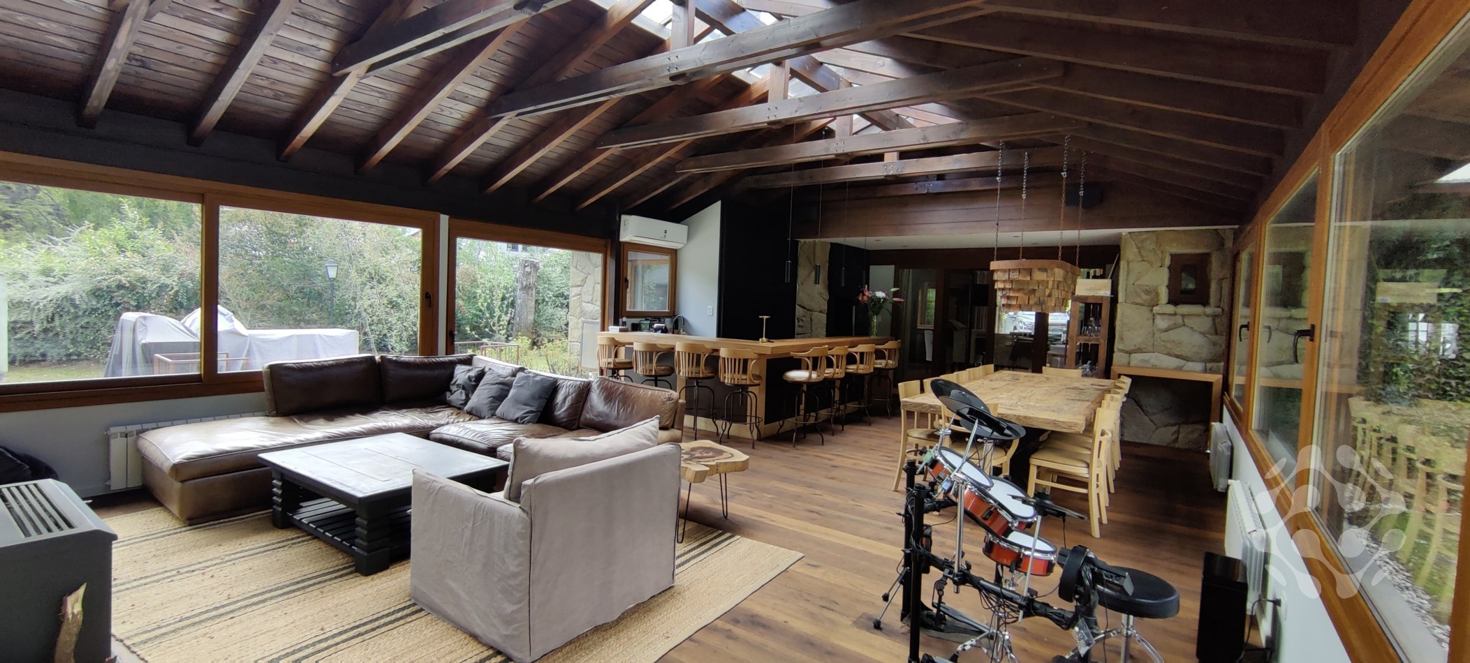 Casa de lujo, con diseño que combina calidez y elegancia