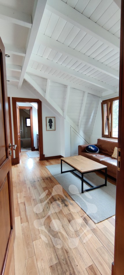 Casa de lujo, con diseño que combina calidez y elegancia