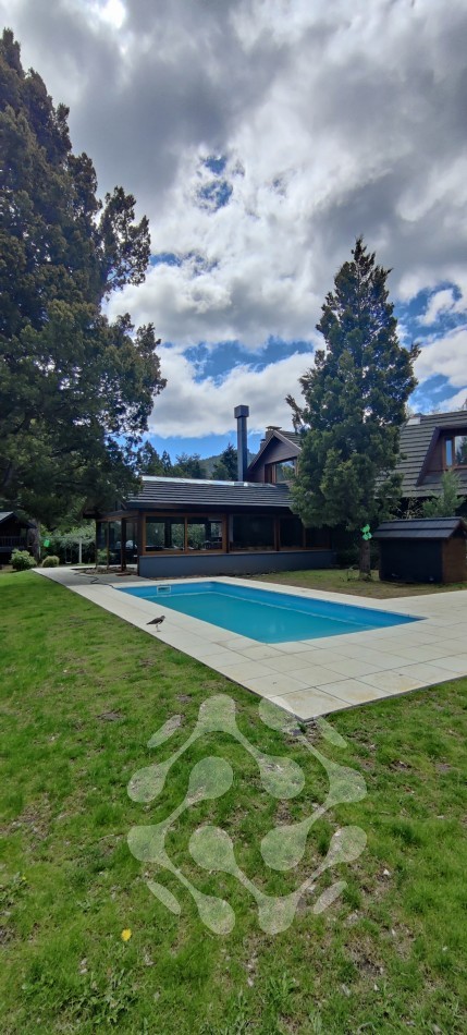 Casa de lujo, con diseño que combina calidez y elegancia