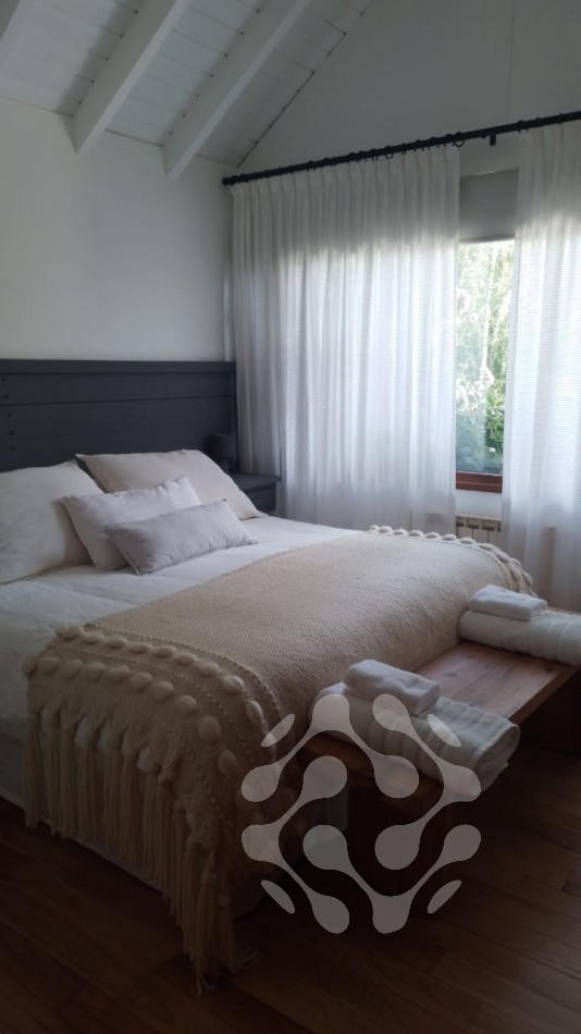 Casa de lujo, con diseño que combina calidez y elegancia