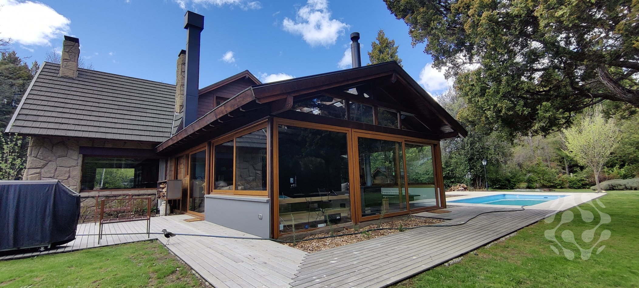 Casa de lujo, con diseño que combina calidez y elegancia