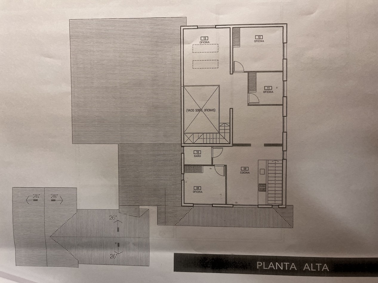 Lote amplio con departamento y oficinas para desarrollo